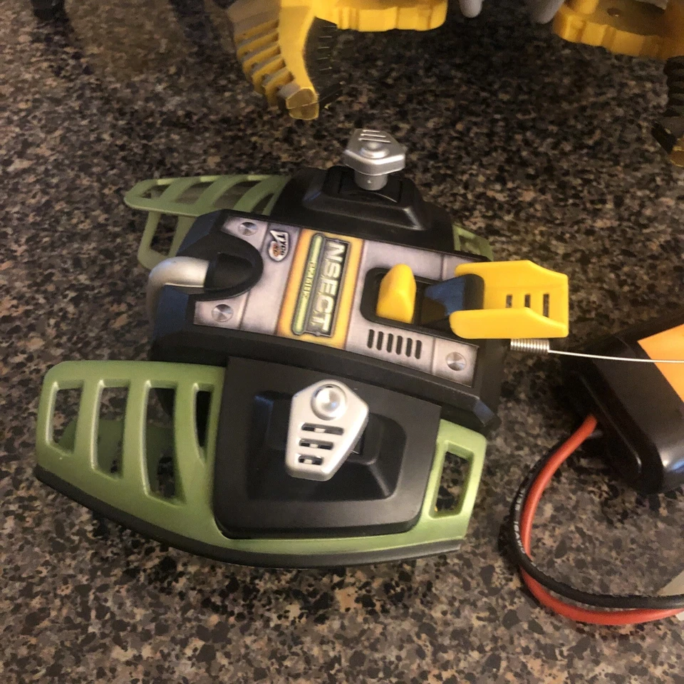READ Mattel Tyco RC NSECT Robotic Attack Creature N.S.E.C.T. PARTS DOES WORK - Image 3 of 4