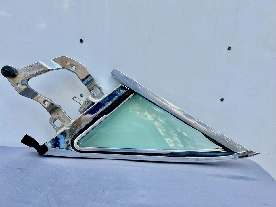 1966-1969 Lincoln Continental Coupe LH Front Power Vent Window Glass Frame - Image 2 of 3