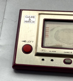 Vintage 1981 GAME & WATCH - HELMET CN-07 - LCD Game (Very Good Condition)