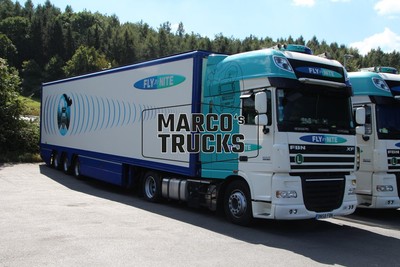 LKW Foto DAF XF 105.460 Kofferauflieger UK weiß FLY BY NITE FBN XF #e9hr