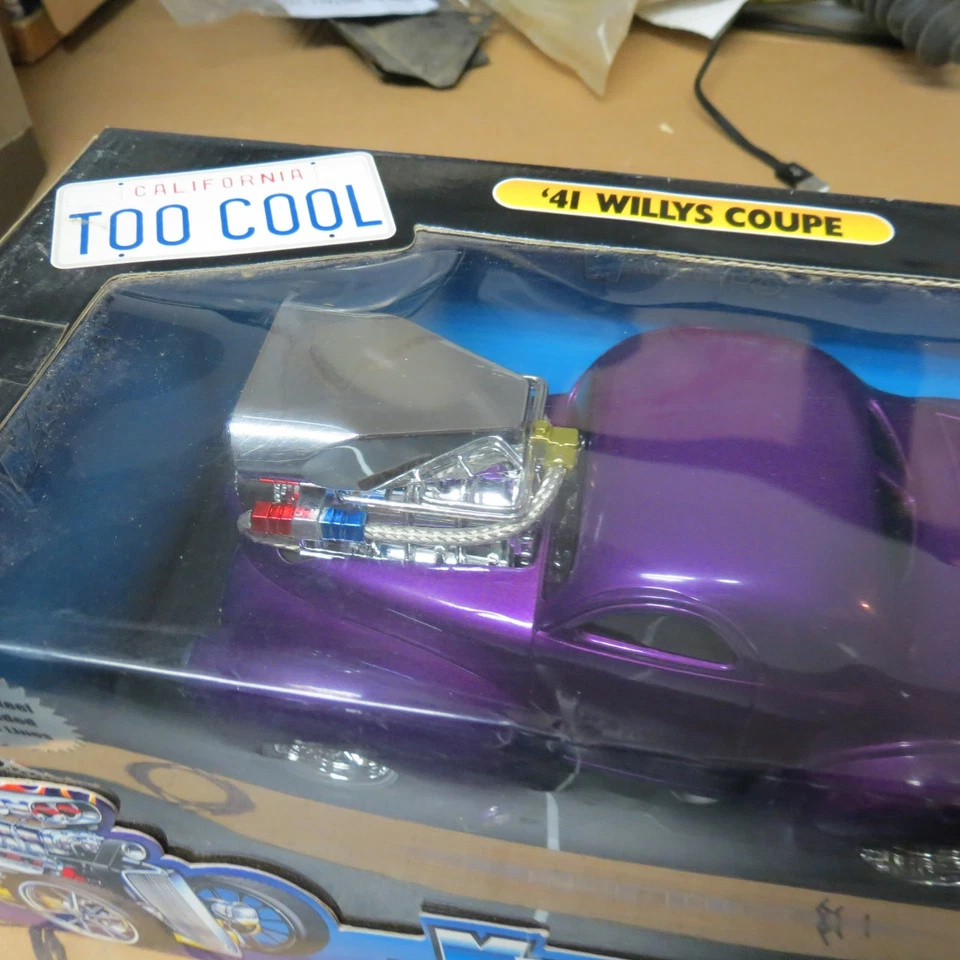 FREE SHIPPING New 1:18 Muscle Machines '41 Willys Coupe Purplre 2001 Funline - Image 2 of 4