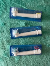 Oral-B Floss Action Replacement Electric Brush Heads - 3 Pack (EB25-3)