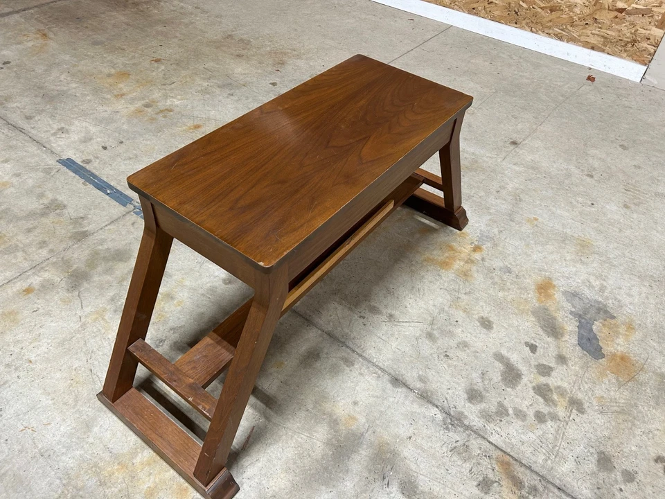 Banco de órgano Conn vintage medidas 32 1/4 pulgadas de ancho x 23 pulgadas de profundidad x 15 pulgadas de profundidad HACER OFERTA Foto 3 de 4