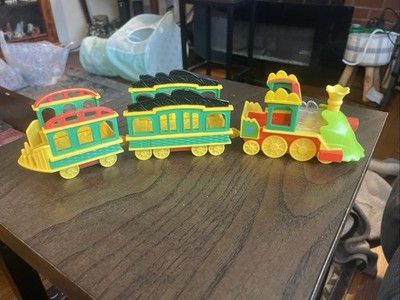 Learning Curve Jim Henson Dino Train 2010 3 cars engine makes sound and light