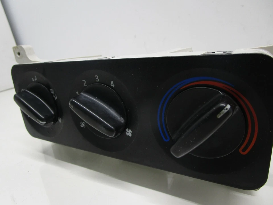 2004-2005 LAND ROVER FREELANDER 交流加热器气候控制开关原始设备制造商 — 第 3/4 张图片