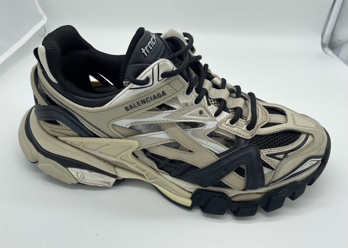 Pre- owned BALENCIAGA Track2 Sneakers. Sz 41. Beige/black Pre- owned BALENCIAGA Track2 Sneakers. Sz 41. Beige/black