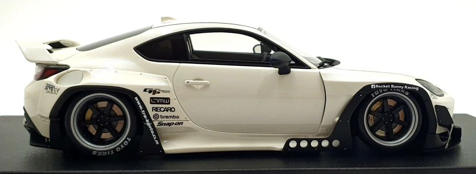 GT Spirit 1/18 Scale Resin GT498 - Pandem Toyota GR86 Rocket Bunny Crystal White - Image 3 of 4