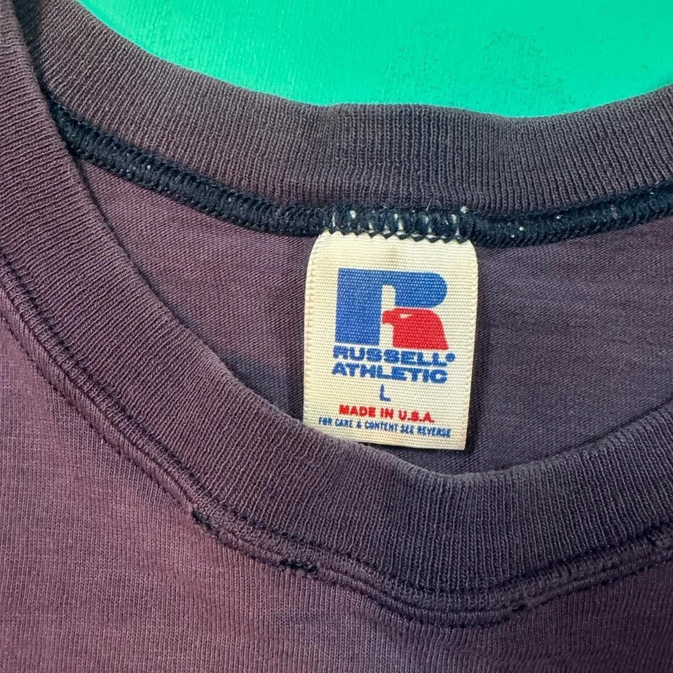 Sunfaded 1990s Vintage Bolsillo Camiseta Azul Marino Perfecto Usado en Russell Camiseta Foto 4 de 4