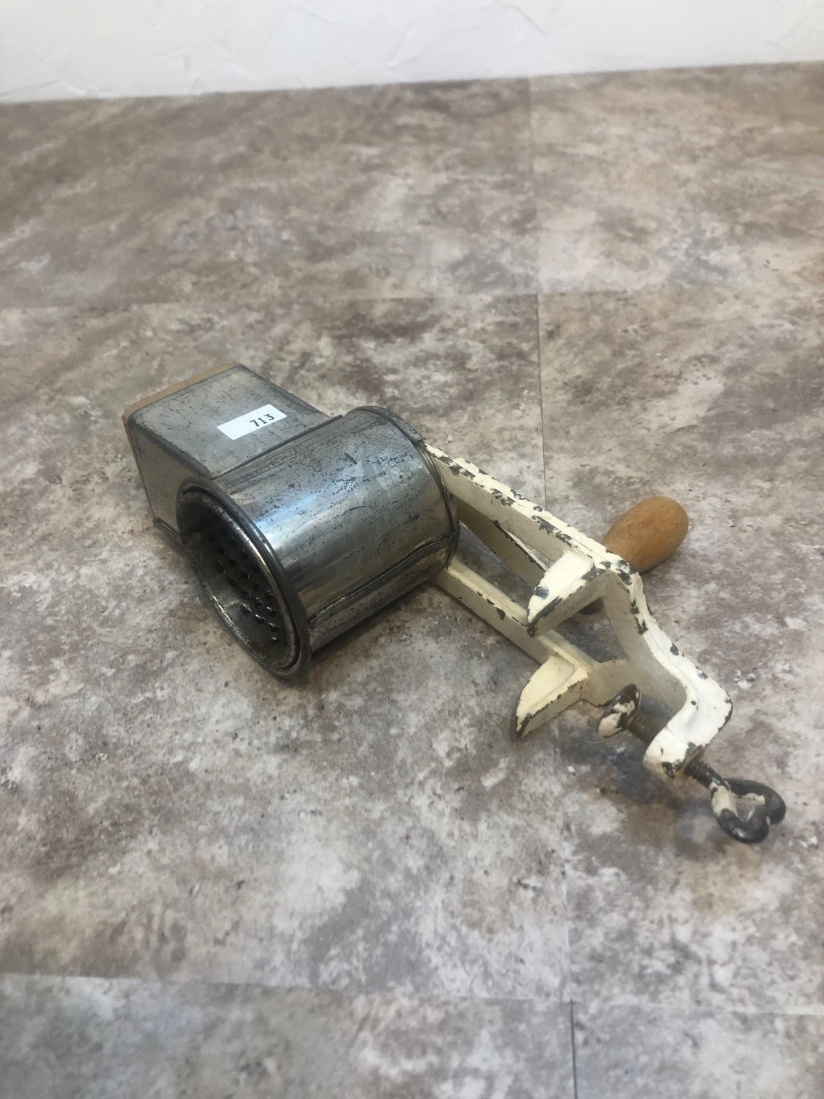 Antique Cream White Cast Iron Table Top Spice Nut Grinder Mill #820 W/ Lid WORKS