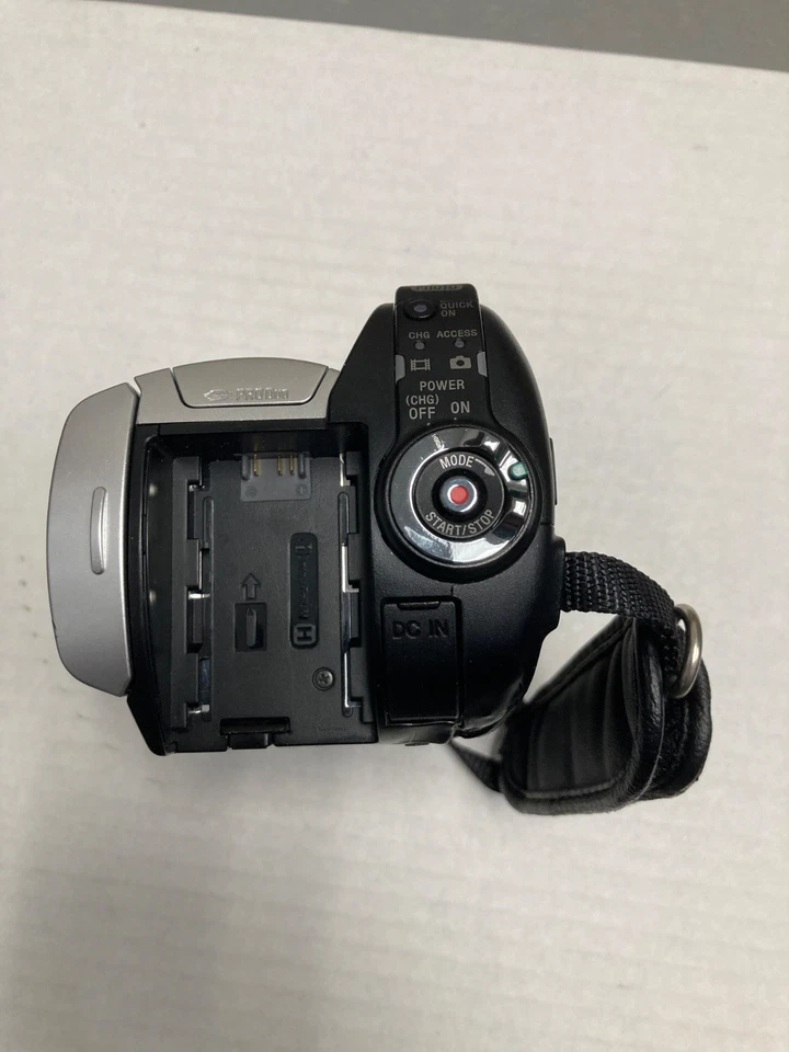 Sony DCR-SR45 30 GB Camcorder - Black/Silver - Image 3 of 4