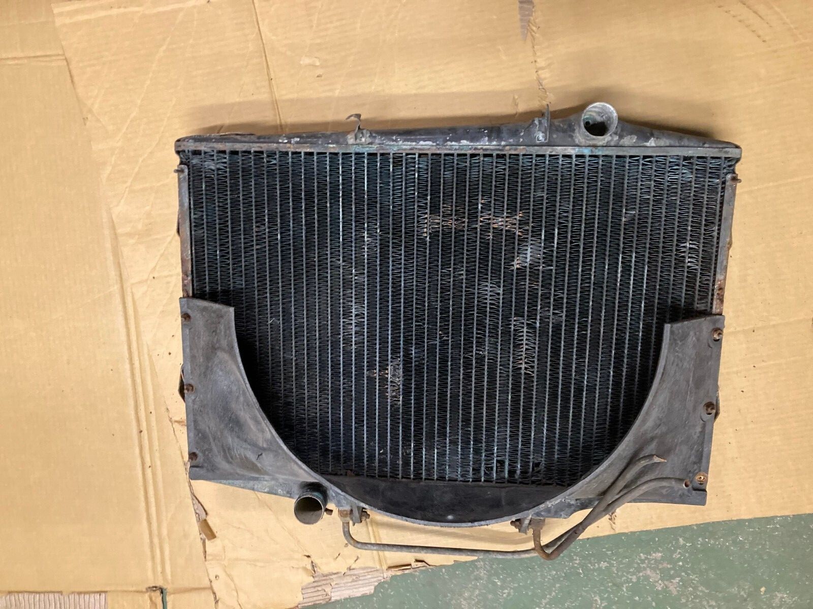 Bentley T1, Rolls Silver Shadow Radiator with 2 Shroud pieces  from 1974 Shadow