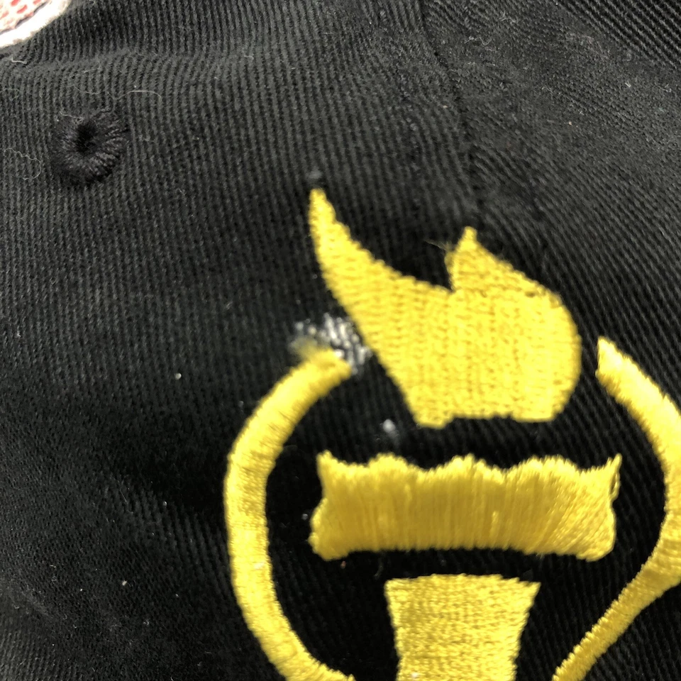 Gorra de camionero con antorcha dorada correa malla trasera Foto 3 de 4