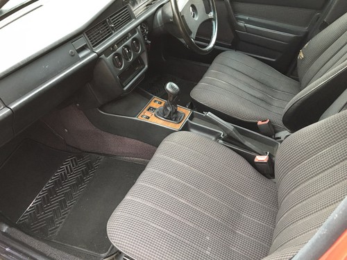 1987 E MERCEDES 190E 2.0 5 SPEED MANUAL,BRILLIANT RED,NICE MILEAGE,NO RESERVE! - Picture 11 of 12