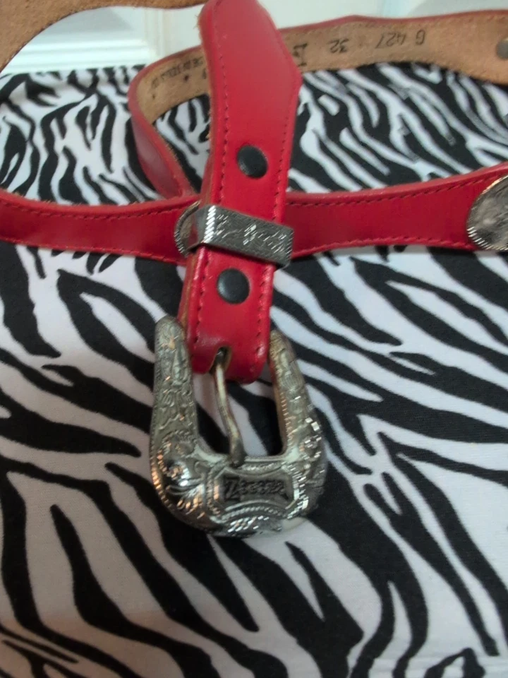 Cinturón de cuero rojo Nocona para mujer talla 32" plateado como conchos Foto 4 de 4