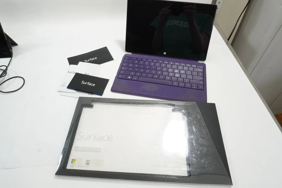 (2) Microsoft Surface RT 10.6" Windows RT 1516 2GB 32GB w/ KEYBOARDS RB695 - Image 2 of 4