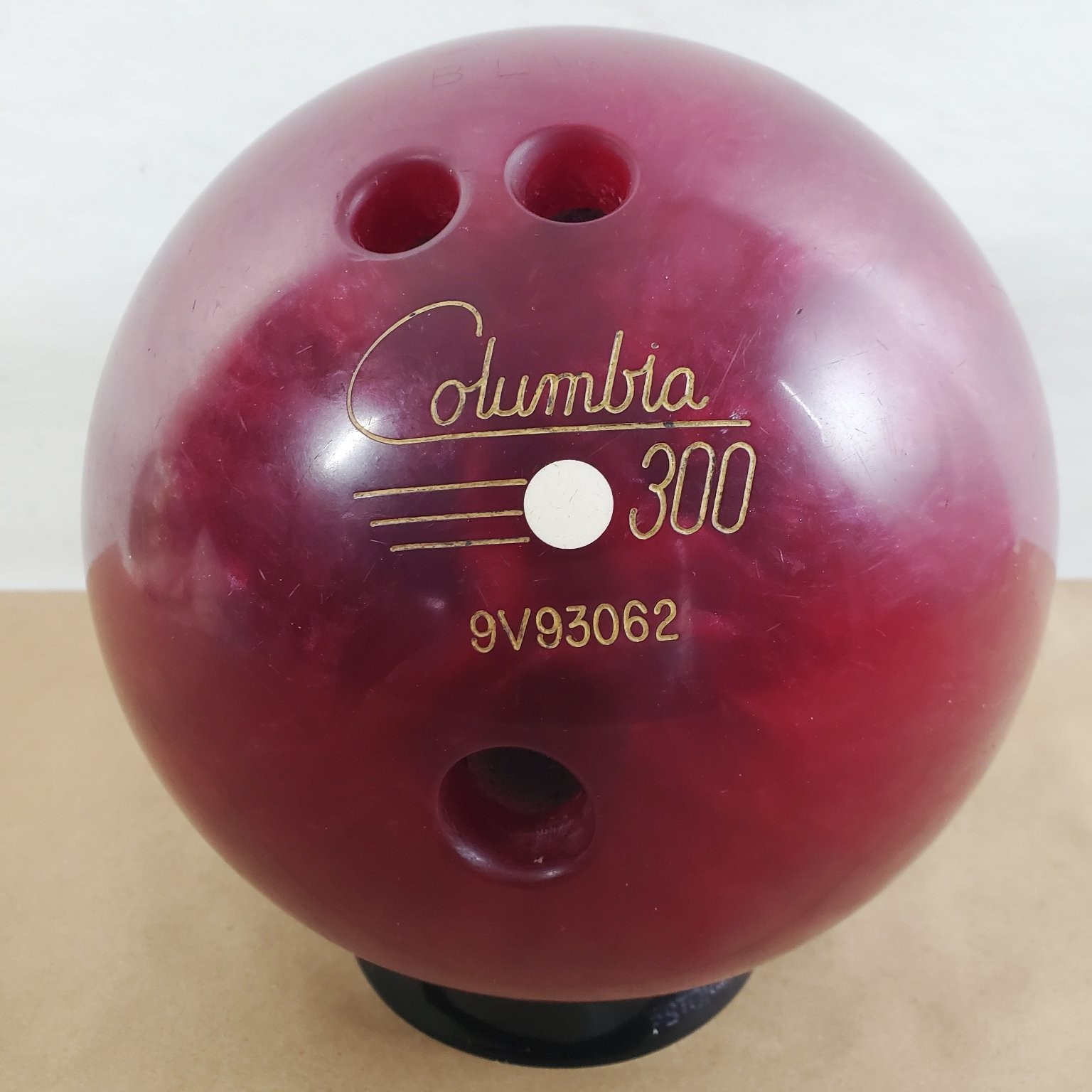 Columbia 300 Bowling Ball 12 lbs 5 oz Classic Red Reactive R