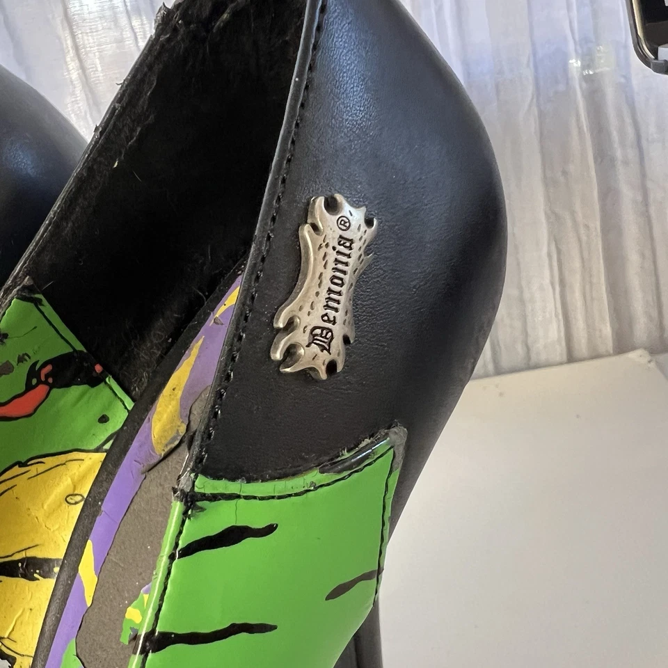 Bombas de Salto Demonia Zombie 03 Goth/Punk 4.3/4" Tamanho 7.5 - Imagem 3 de 4