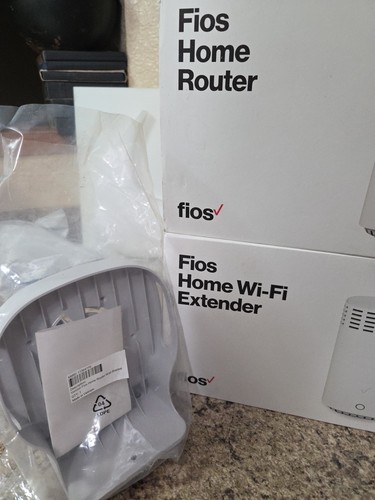 Fios Home Router G3100 And Extender E3200 With Wall Mounts New In Box - Picture 2 of 11