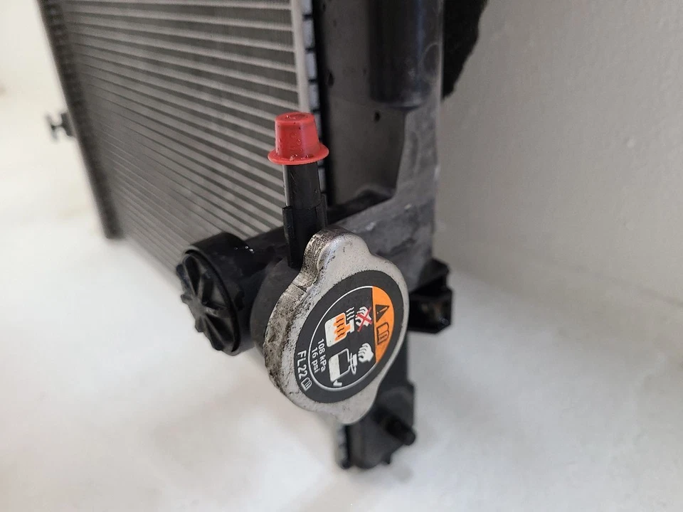 2014-2016 MAZDA 6 2.5L Radiator PE1115200 14-16 Foto 3 de 4