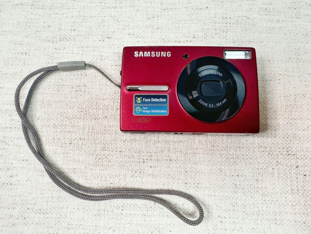 Samsung L200 Digital Camera Red 10.2MP Zoom 6.2-18.6 mm Face