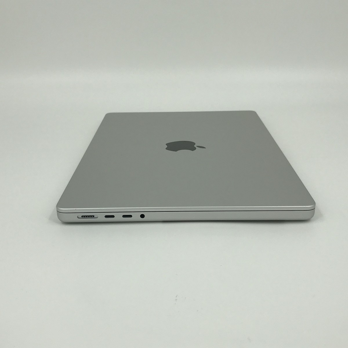 MacBook Pro 14 Silver 2023 3.68 GHz M2 Max 12-Core CPU 30 MacBook Pro 14 Silver 2023 3.68 GHz M2 Max 12-Core CPU 30