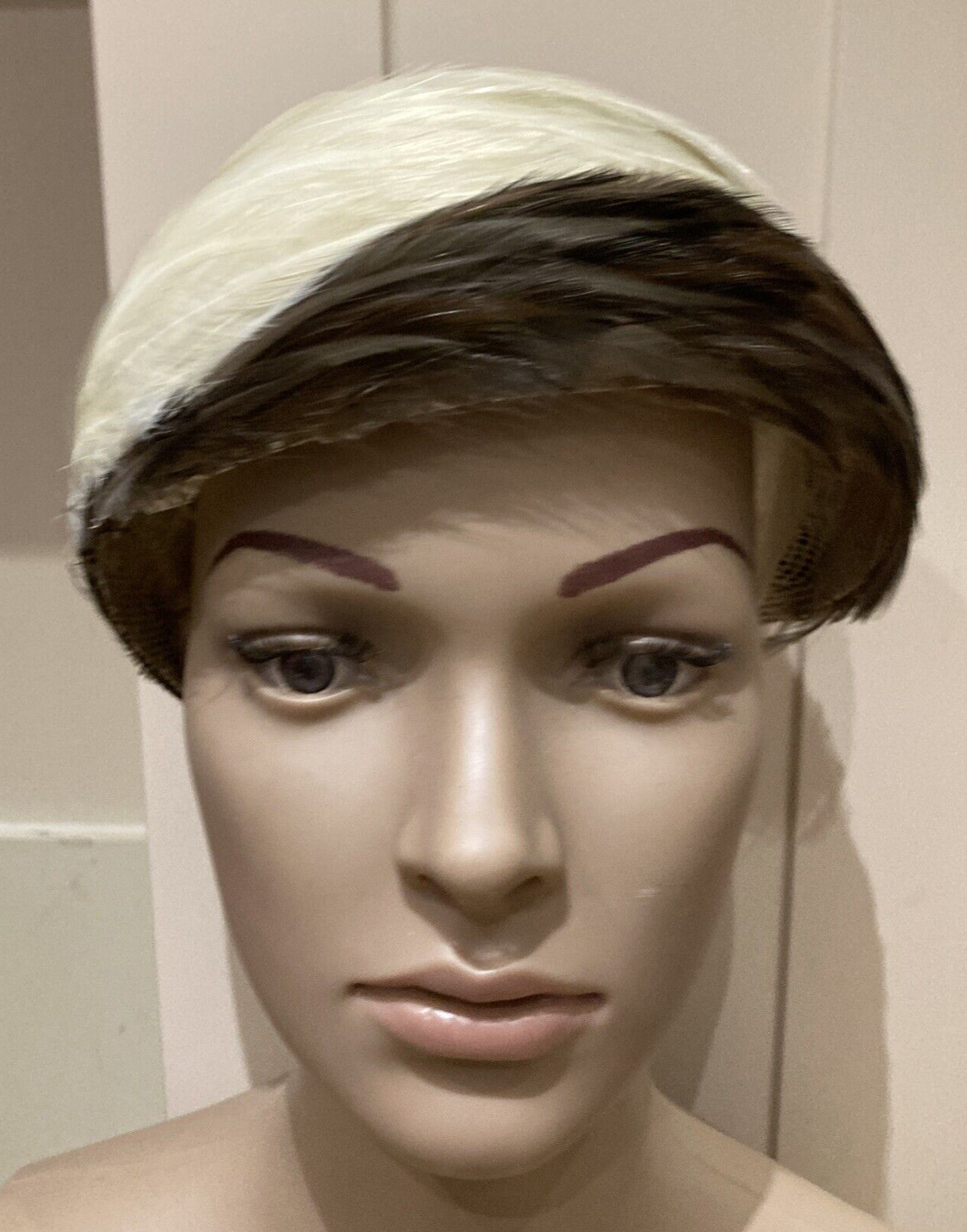 Vintage 1950s Cream/Brown Feather Hat 2