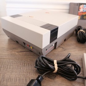 Vtg. 1985 NINTENDO NES-001 Console BUNDLE MARIO Duck Hunt & 2 CONTROLLERS , GUN