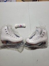 Riedell Figure Skates Model 21 Color White Wide Width Size 9 Toddlers