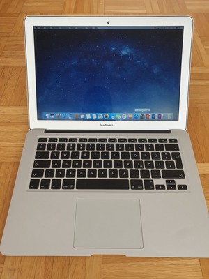 MacBook Air Apple