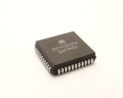 1x Motorola MC44250FN IC ADC Flash Method 8-Bit 3 Func CMOS PQCC-44