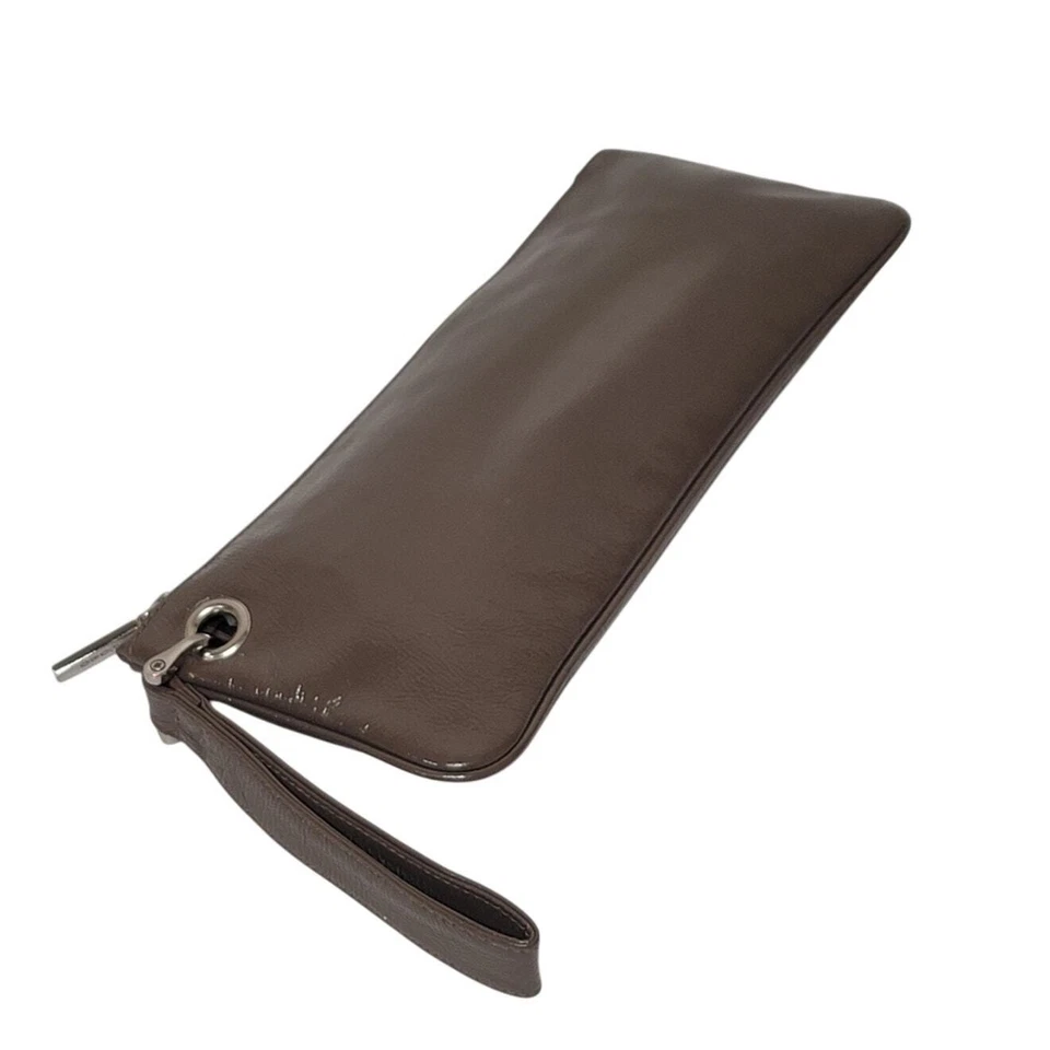 Muñequera grande Hobo Vida charol gris cuero pulido herrajes plateados Foto 4 de 4