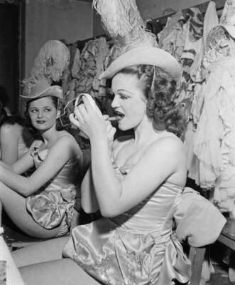Two Dancers Backstage At The Ice Follies In Milan 20Th December - 1949 photo 1