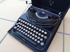 Macchina da scrivere Olivetti ICO MP1