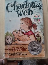 Charlotte's Web : A Newbery Honor Award Winner by E. B. White and Kate DiCamillo