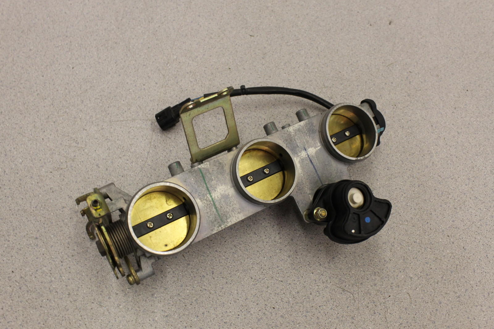 2002 Triumph Sprint St Throttle Bodies Body Intake Fuel Injectors Assembly 02 eBay