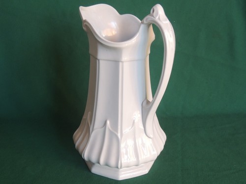 EXC Antiguo SYDENHAM 12" Blanco Ironstone Gótico Jarra T&R Bota Staffordshire - Imagen 2 de 11