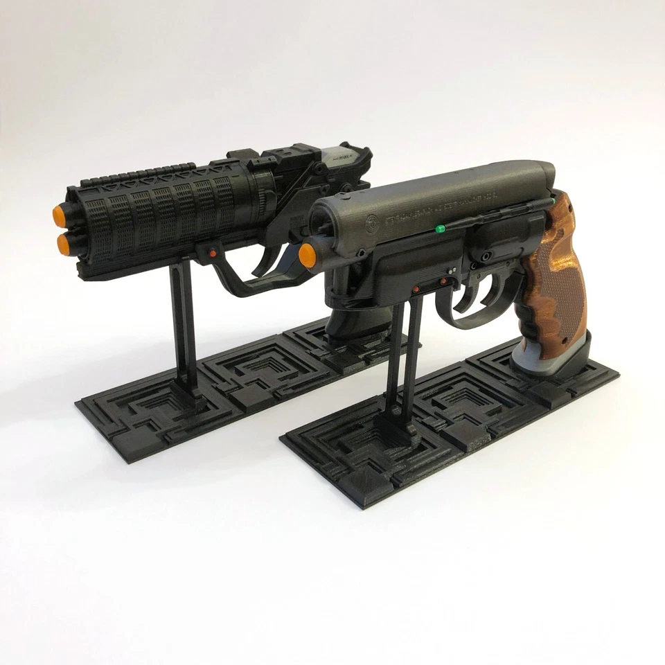 Blade Runner Blaster Combo Pack - Rick Deckard and Officer K's Blasters - Image 2 of 3