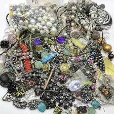 VTG - Now Repurpose Jewelry Rhinestone Bead Crystal Charm Parts Craft Box 2#5.2