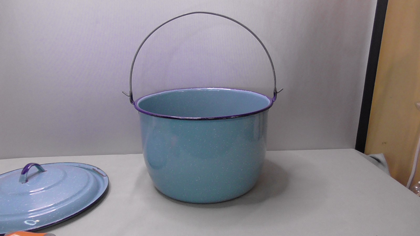 Vintage 11.5"  Enamelware Enamel Metal Camp Survival Soup Stock Pot speckled blu