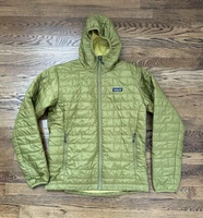 Patagonia Men’s Nano Puff Hoody Size Medium Green