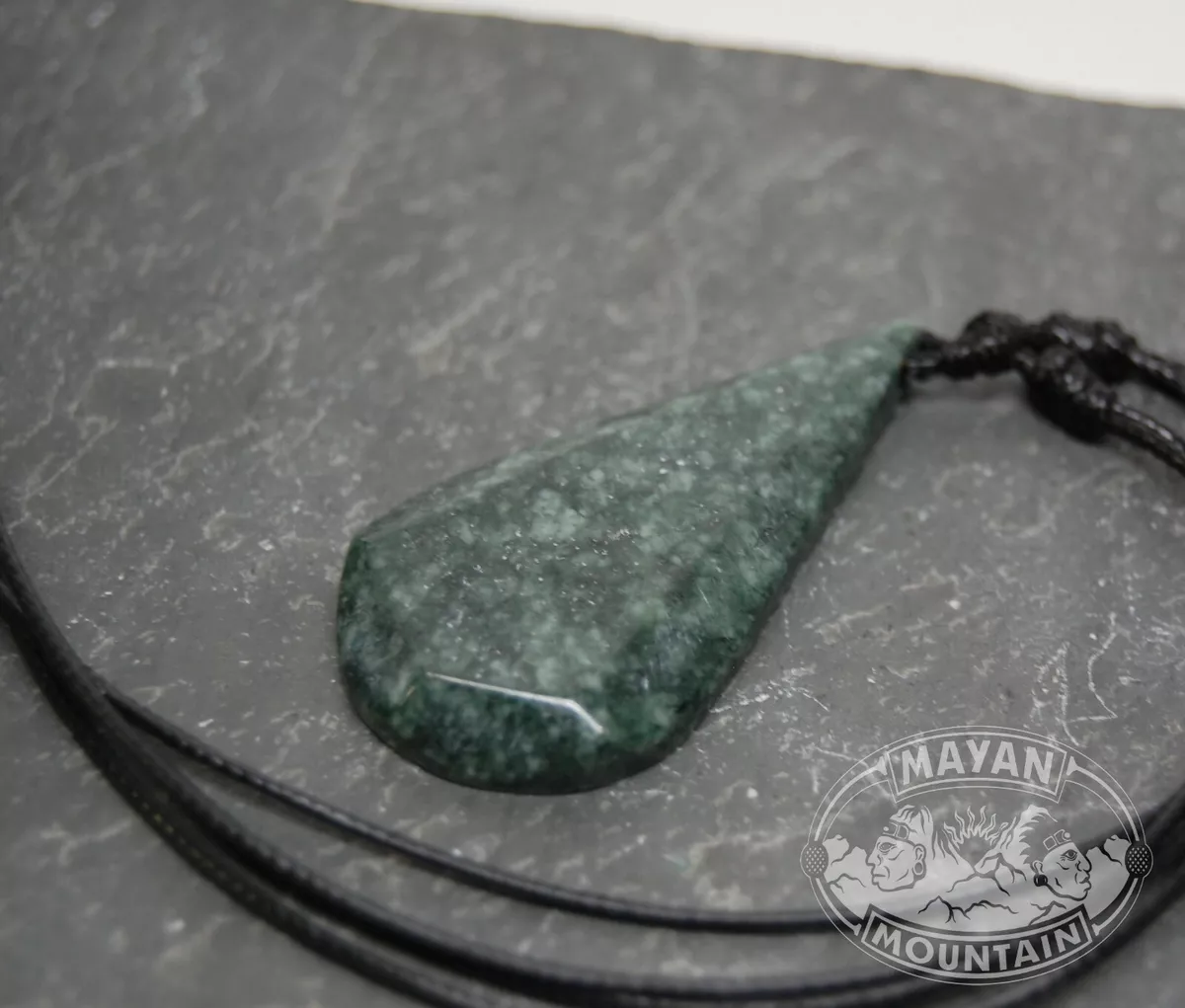Simple jade online necklace