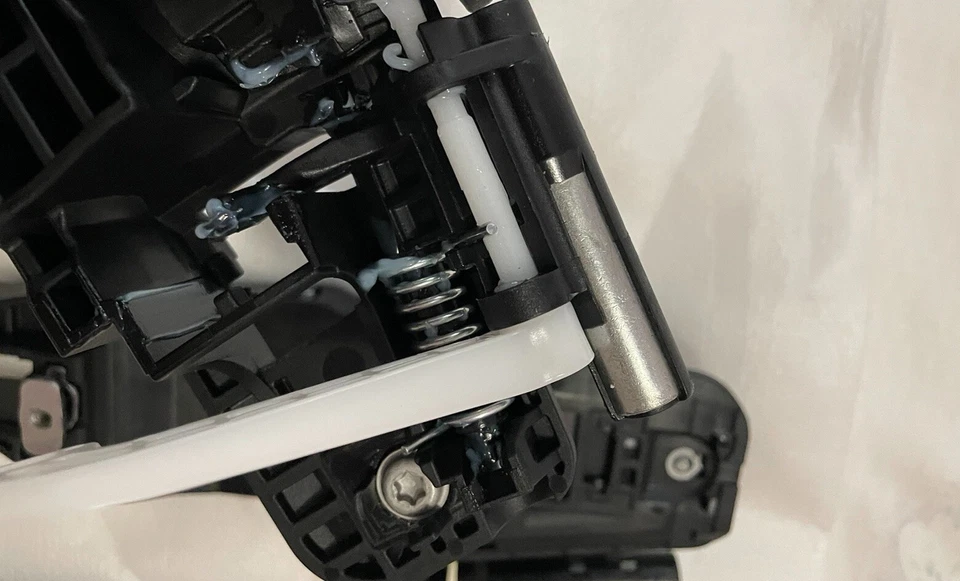 69203-02380 Base de manija de puerta trasera derecha OEM para Toyota Corolla 2020-2025 Foto 4 de 4