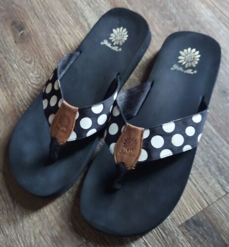 Yellow Box Black Polka Dot Flip Flops Sandals Slides Thongs Shoes sz 9 - Picture 1 of 5