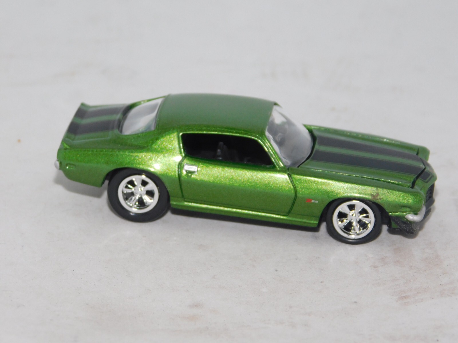 1971 Chevy Camaro Z28 2012 Johnny Lightning Forever 64 1:64