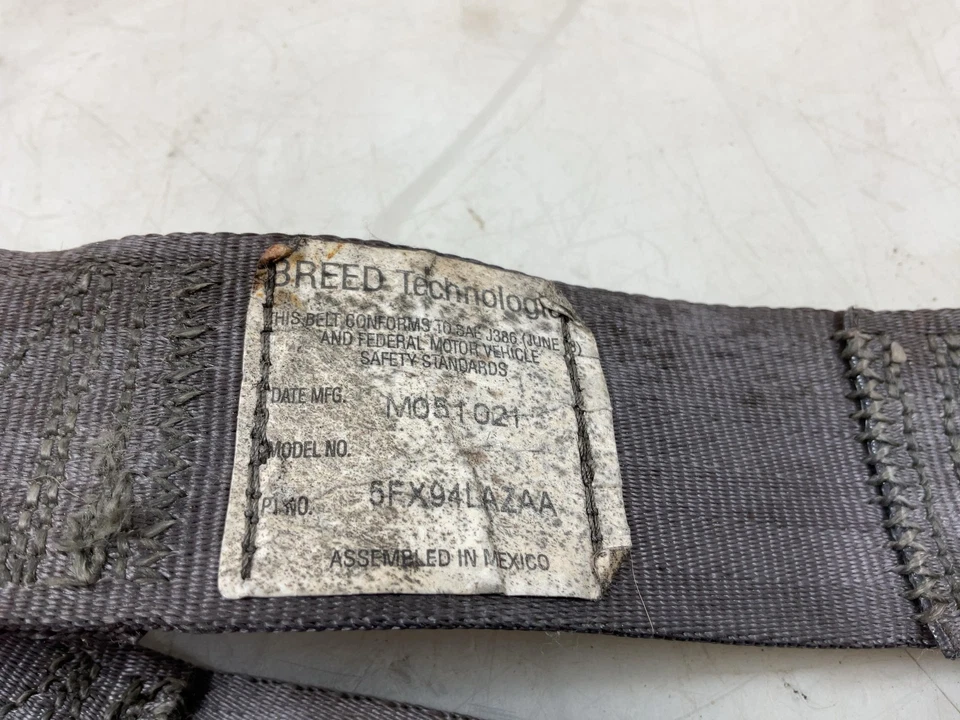 Jeep TJ Wrangler OEM Rear Seat Belt Buckles 1997 1998 1999 2000 2001 2002 053701 - Imagem 3 de 4