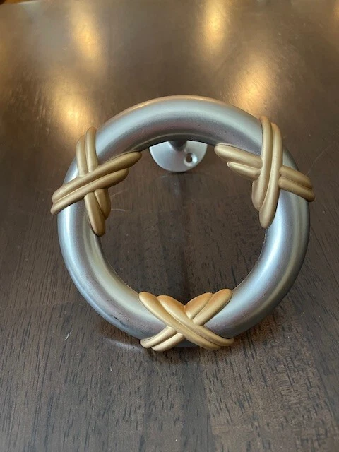 Perchas para cortinas de bufanda círculos plateados con cruces doradas montaje en pared Foto 2 de 4