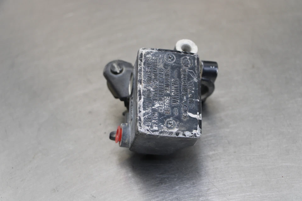 CILINDRO MAESTRO FRENO DELANTERO YAMAHA FZ09 14-17 Foto 2 de 4