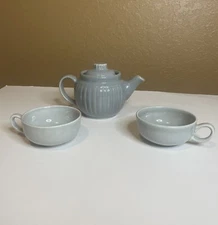 Vintage Light Gray Tea Pot With 2 Tea Cups/Mugs. Excellent Condition.