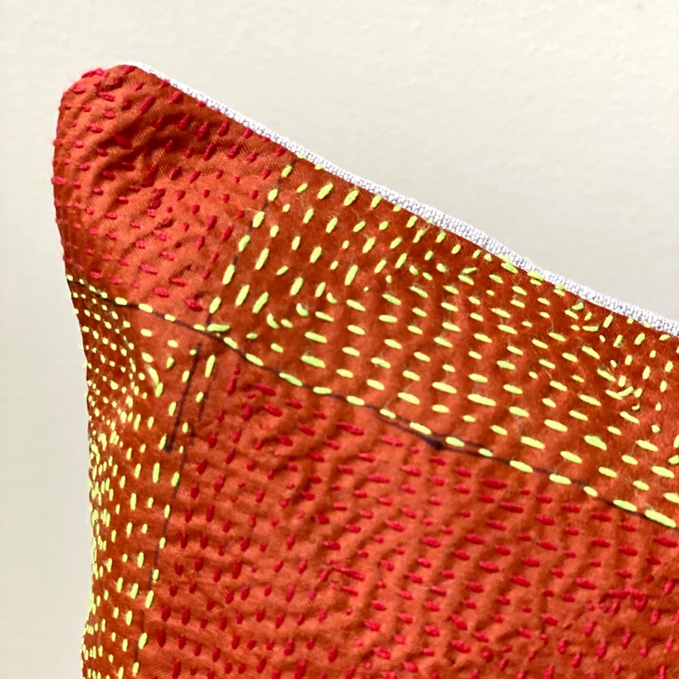 FUNDA ALMOHADA SEDA KANTHA NARANJA BENGAL VINTAGE 24 X 14 Foto 2 de 3