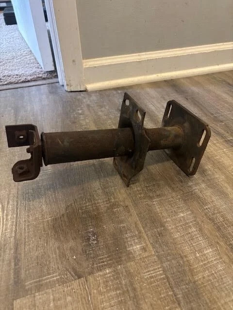 Amortiguador de parachoques trasero Cadillac Brougham 1982-1992 usado Foto 4 de 4